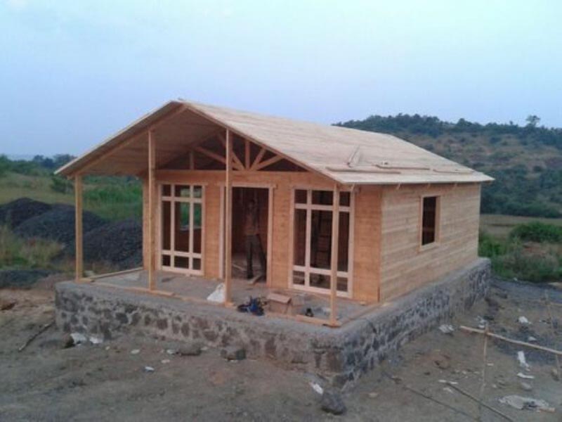 Строительство дома на дачном участке.